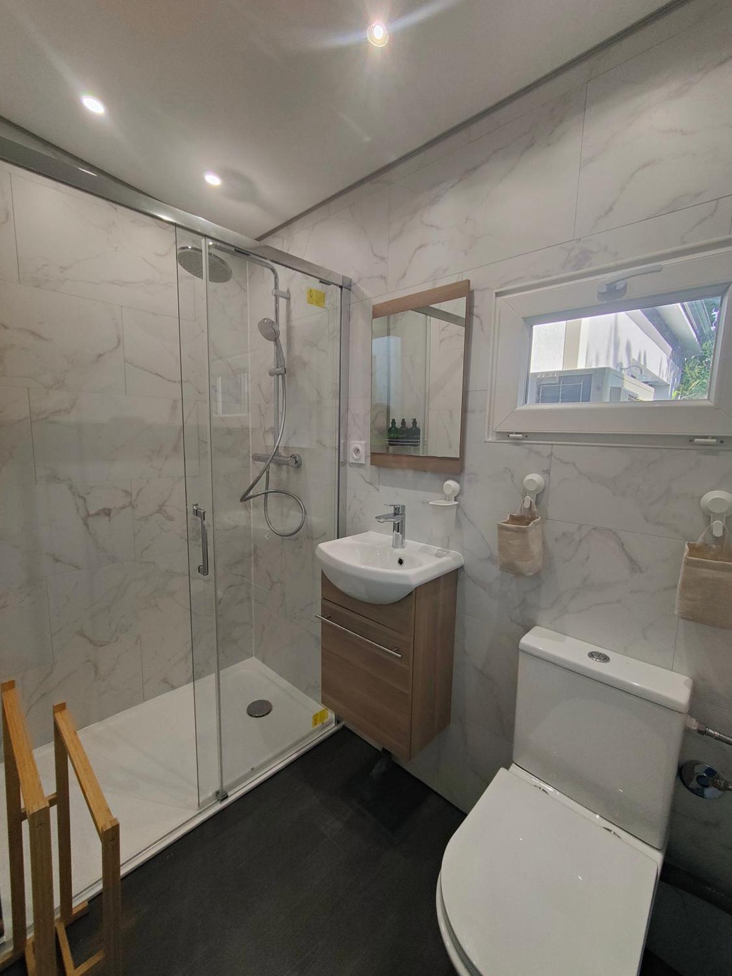 Вилла Tiny House Avec Jardin Et Acces Piscine Chauffee Сен-Медар-ан-Жаль Экстерьер фото