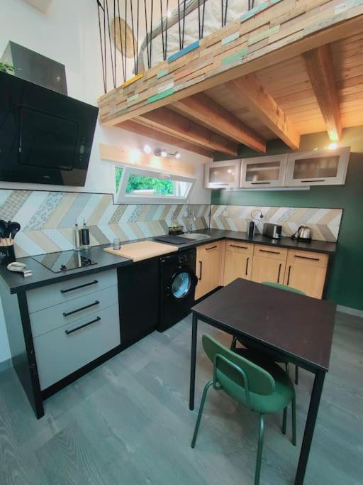 Вилла Tiny House Avec Jardin Et Acces Piscine Chauffee Сен-Медар-ан-Жаль Экстерьер фото
